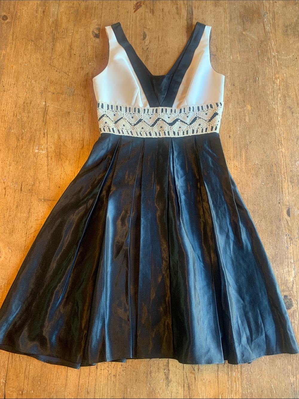 Black and White V-Neck Midi Dress with Lace Waist